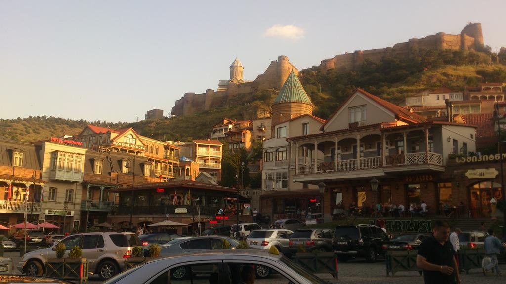 Guest House Madonna Tbilisi Eksteriør billede