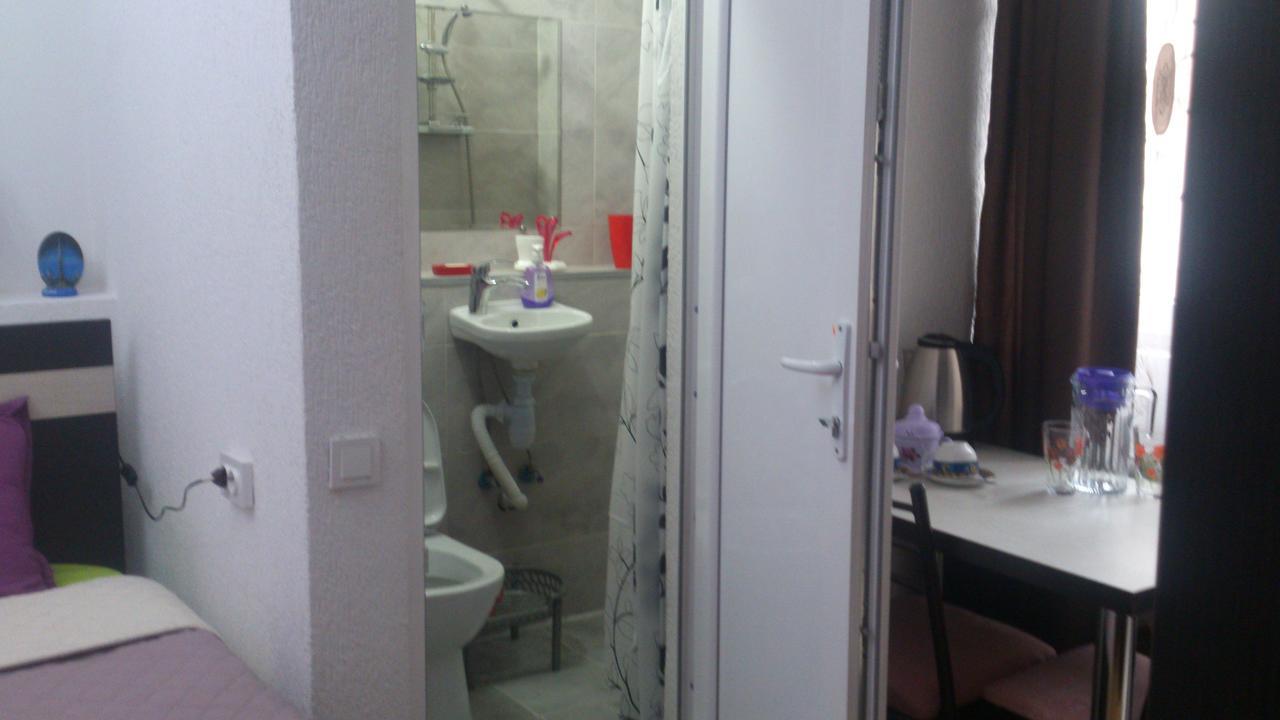 Guest House Madonna Tbilisi Eksteriør billede