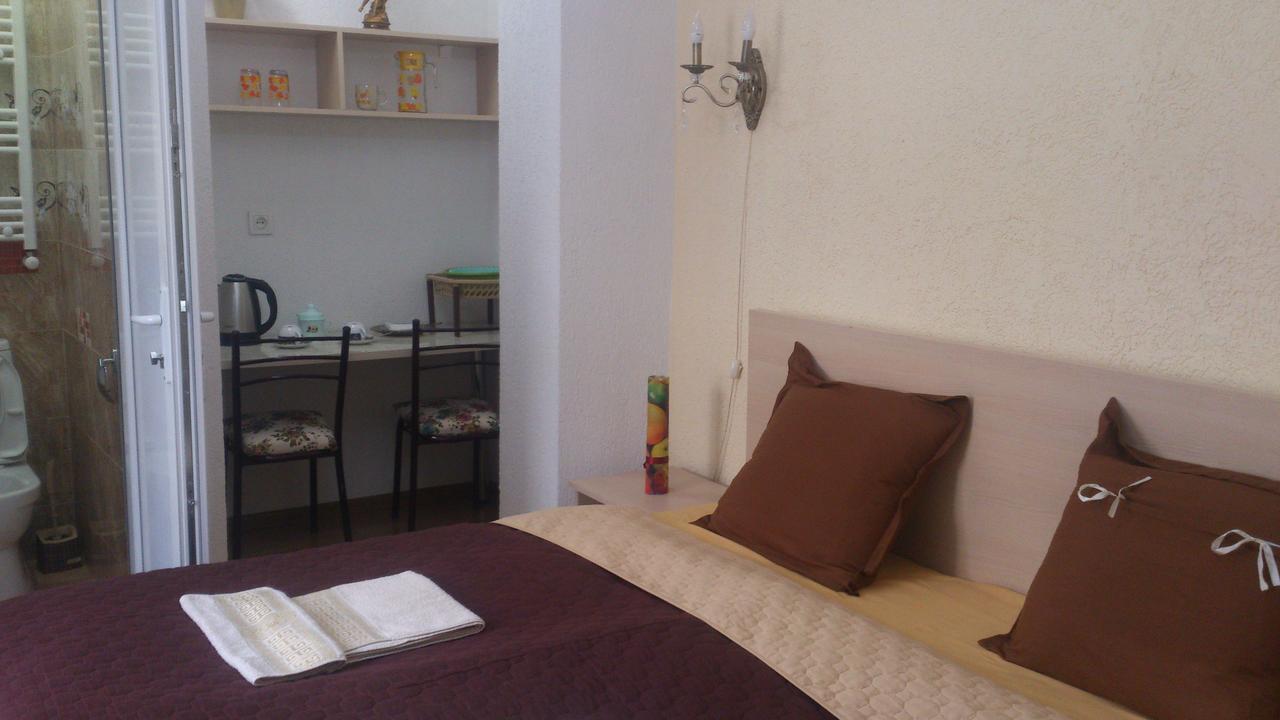 Guest House Madonna Tbilisi Eksteriør billede