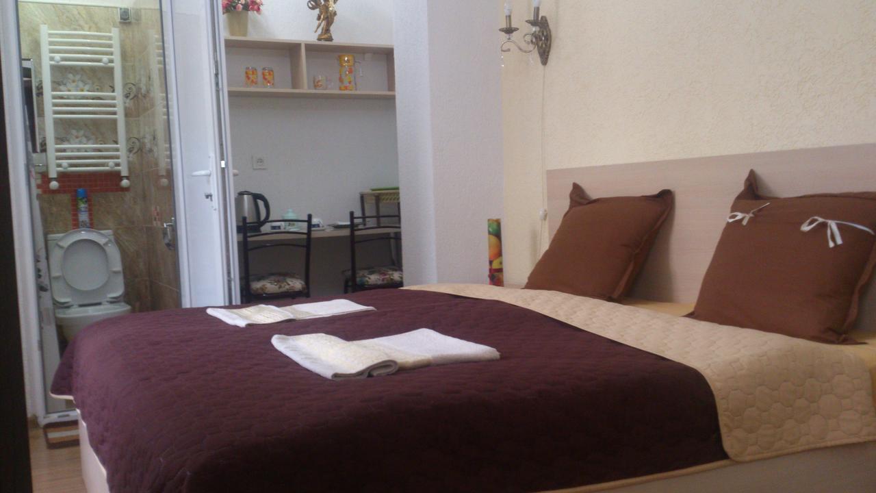 Guest House Madonna Tbilisi Eksteriør billede
