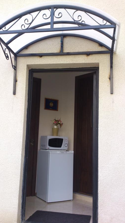 Guest House Madonna Tbilisi Eksteriør billede